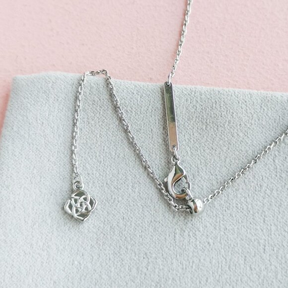 Kendra Scott - Volleyball White Mother-of-Pearl Silver Necklace - Picture 4 of 4